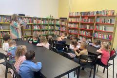 Wizyta Pszczółek w Bibliotece