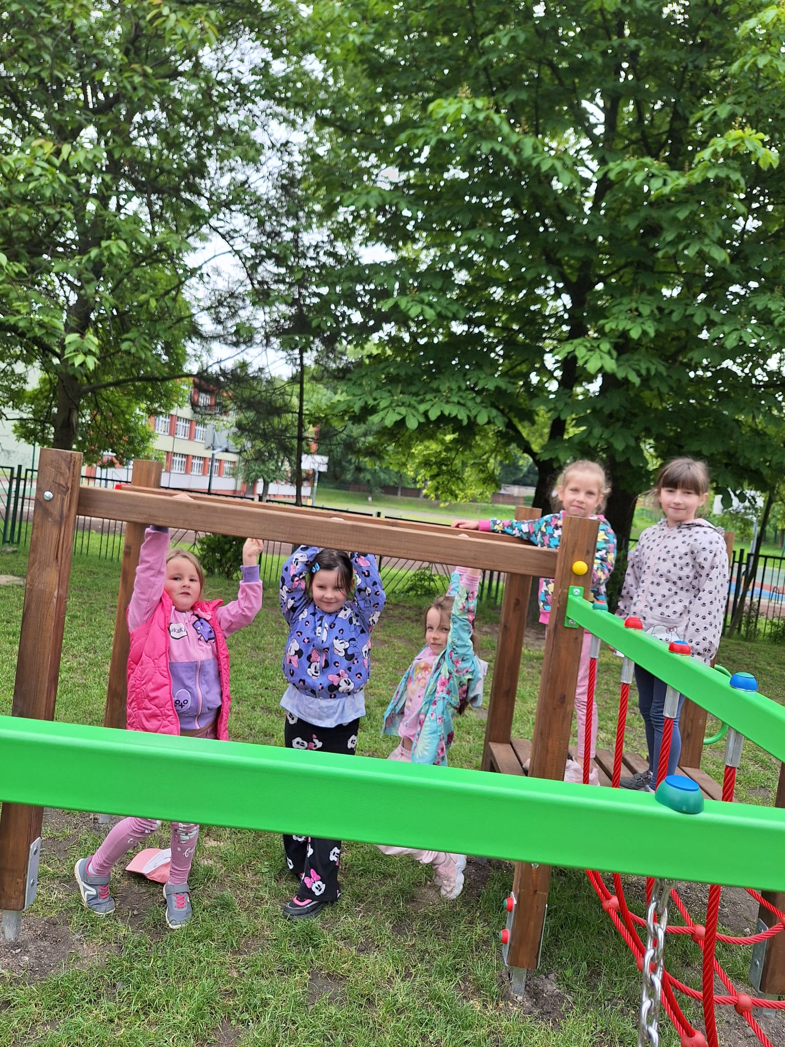 Zabawy na nowym placu zabaw Wiewiórek